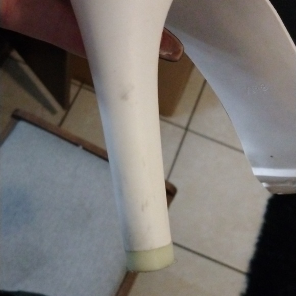 BCBG heels 👠 - Picture 7 of 7